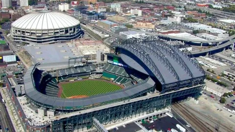 “阿诺德惊艳远射建功，基耶萨亮相即献首球，利物浦大比分击败对手”